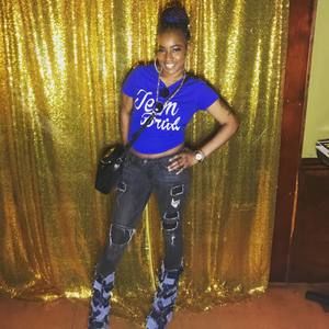 Meet your Posher, Mona